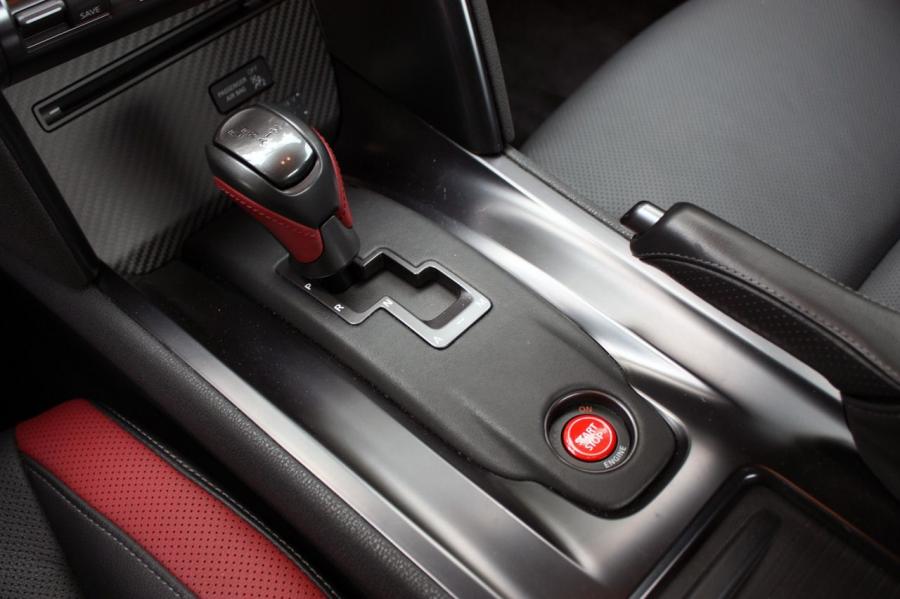  Nissan GT-R Black Edition 2013 года  (фото 12 из 18)